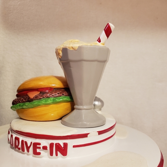 Dept 56: Dinah's Drive In- Snow Village Series;  1993 Retired 1996 - Picture 10 of 10